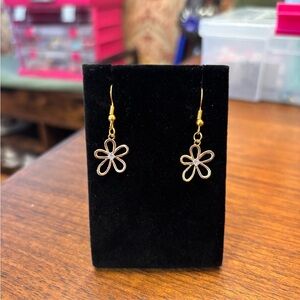 New Elegant Gold Flower Earrings with rhinestone center so pretty and whimsical